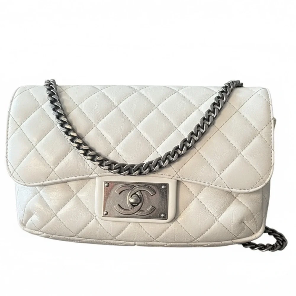 Chanel White Quilted Crossbody/Shoulder Bag with Chain